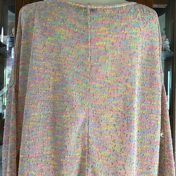 PRETTY PASTEL COLORED SHEER SCOOP NECK SWEATER! - Picture 4 of 8